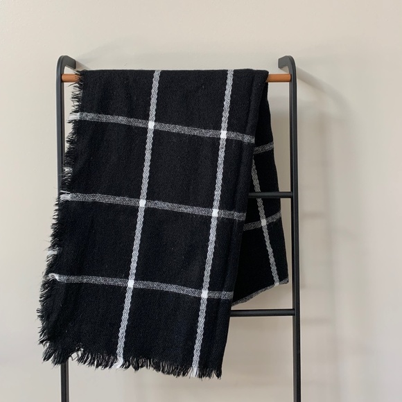 Black & White Plaid Scarf - Picture 1 of 1